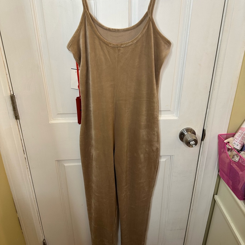NEW VELVET JUMPSUIT